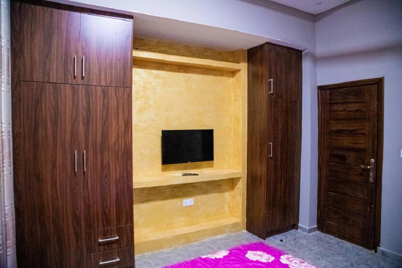 Bays Boutique Apartment Аккра Екстер'єр фото