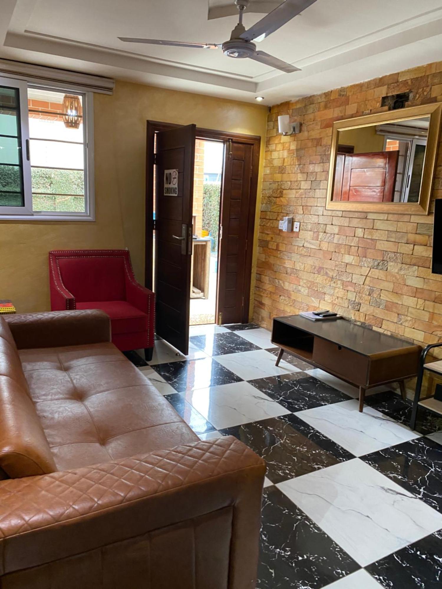 Bays Boutique Apartment Аккра Екстер'єр фото
